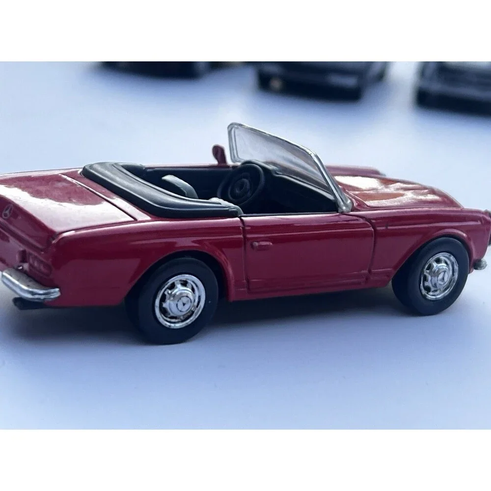 Motor Max Mercedes 300 SL Roadster 1957 1:43 Diecast Red Convertible No Box
